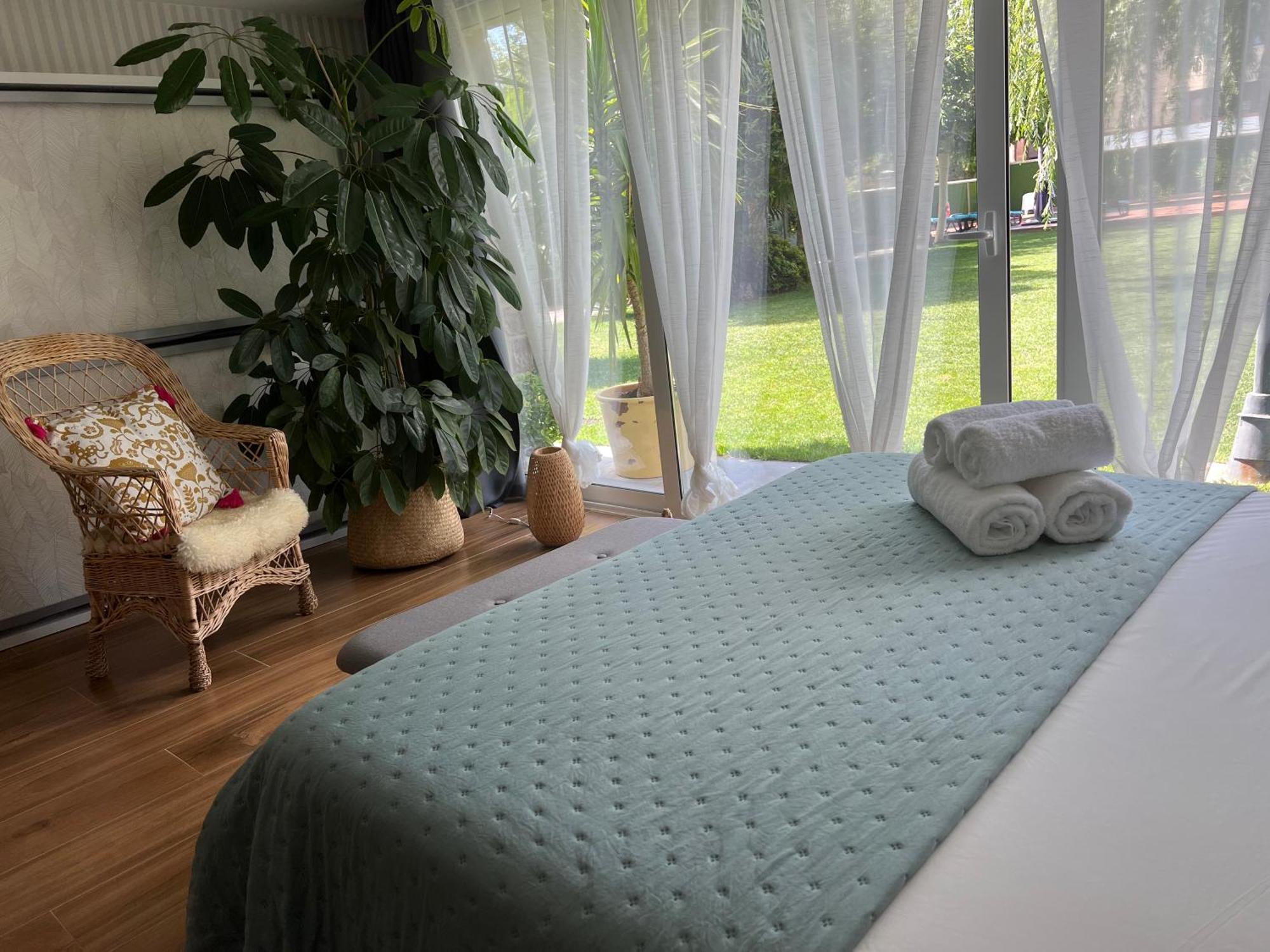Julia'S Garden Apartment Cuarte de Huerva Екстериор снимка